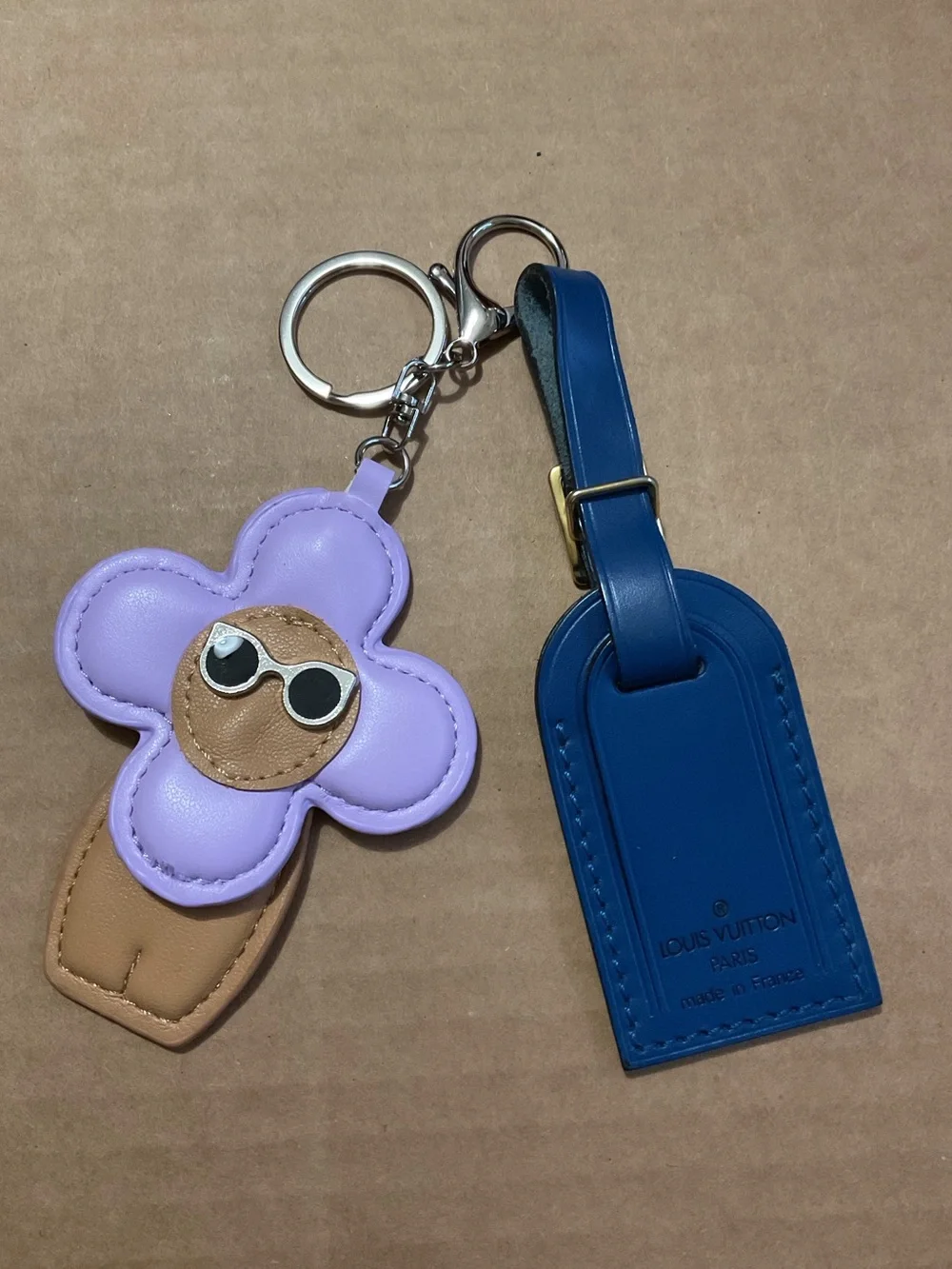 ✅LV PICK 1 AUTHENTIC LV LEATHER TAG +free fashion keychain